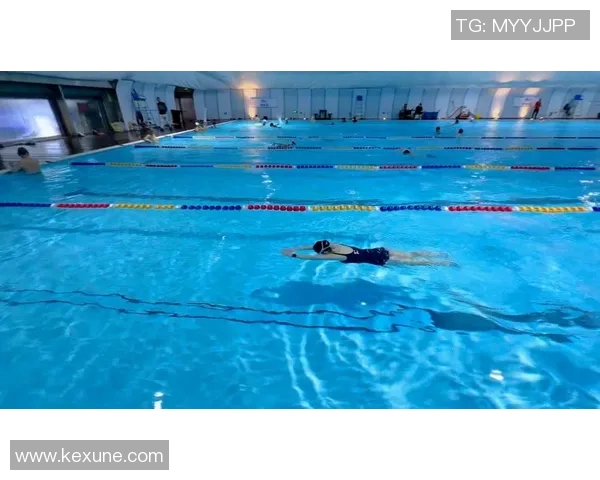 蛙泳呼吸技巧与训练方法解析 提升游泳效率与体能恢复的关键